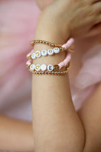 Charger l&#39;image dans la galerie, Paque de 4 Bracelets Pink LOVE
