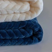 Charger l&#39;image dans la galerie, Couverture en peluche double - Blanket - Plush - Double-layered
