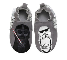 Charger l&#39;image dans la galerie, Pantoufles L&#39;EMPIRE - The Empire Baby&#39;s STAR WARS Leather-Sole Sllip-On Shoes 6-12 mois
